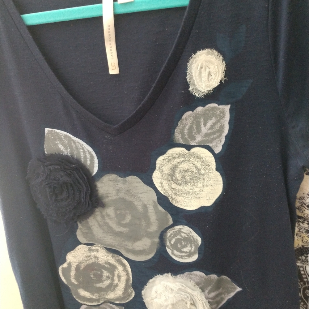 Woman's short sleeve shirt
